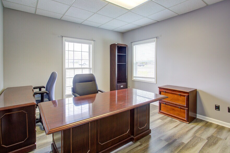 More Photos Of Premium Shared, All Inclusive, Office Spaces Starting at $599 Hwy 306 & Hwy 369, Cumming Medical For Lease