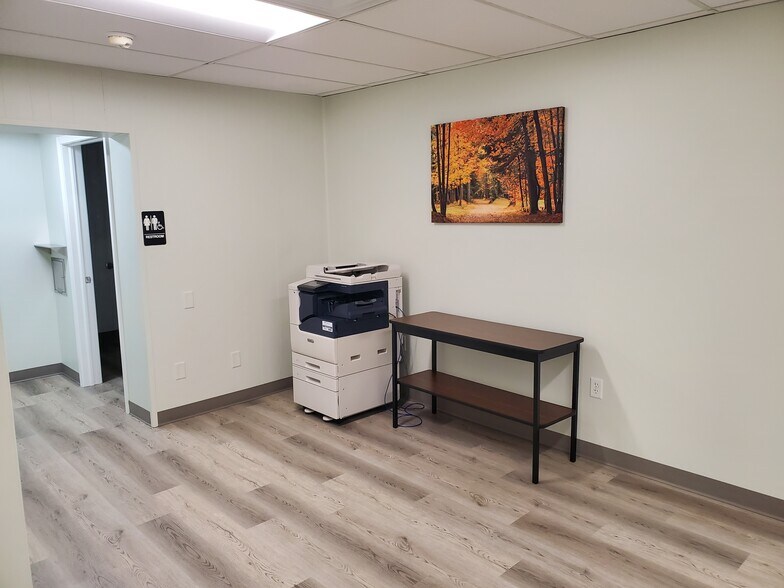More Photos Of 401 W High St, Mount Vernon Office For Lease