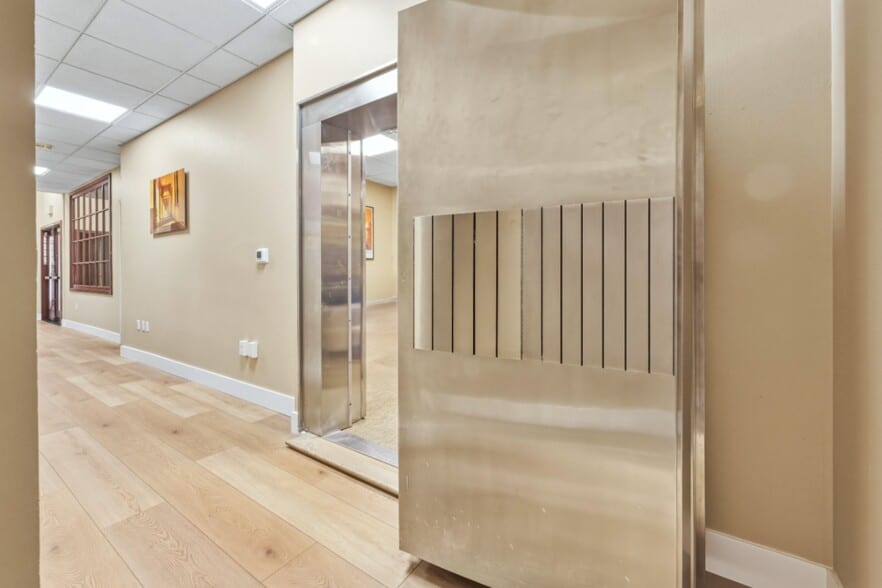 More Photos Of 1075 Rosecrans St, San Diego Bank For Sale