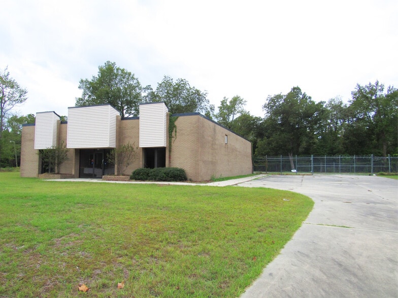 More Photos Of 2765 Magnolia St, Orangeburg Light Distribution For Sale