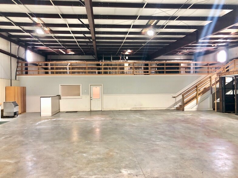 More Photos Of 809 Garmon Park Ct, Loganville Warehouse For Lease