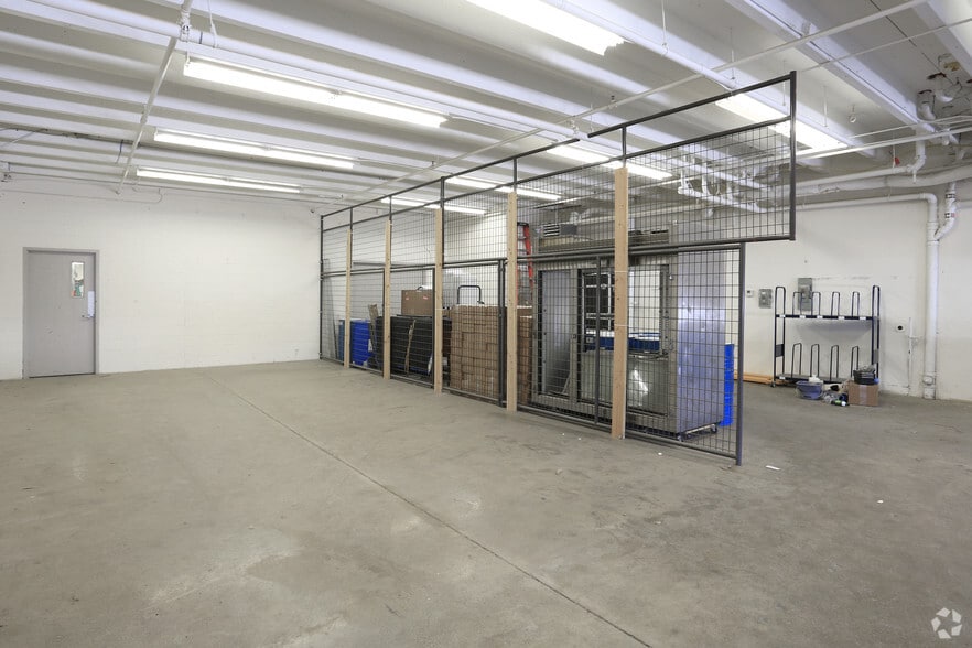 More Photos Of 4-16 Shady Oak Rd, Hopkins Unknown For Lease