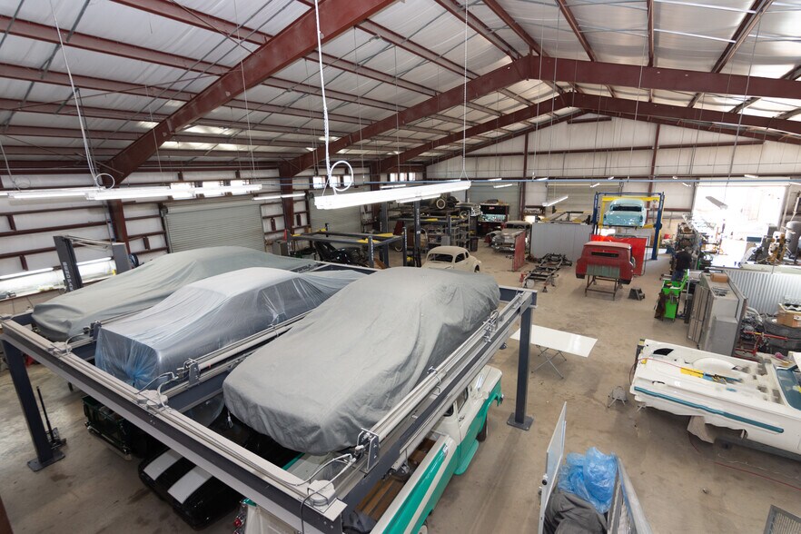 More Photos Of 1131 S Loop 4, Buda Warehouse For Lease