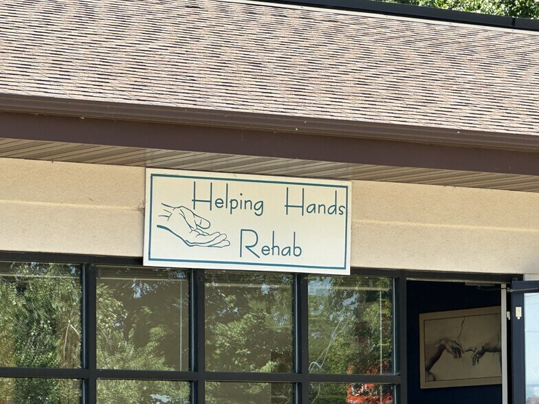 More Photos Of 5003 Hononegah Rd, Roscoe Freestanding For Sale