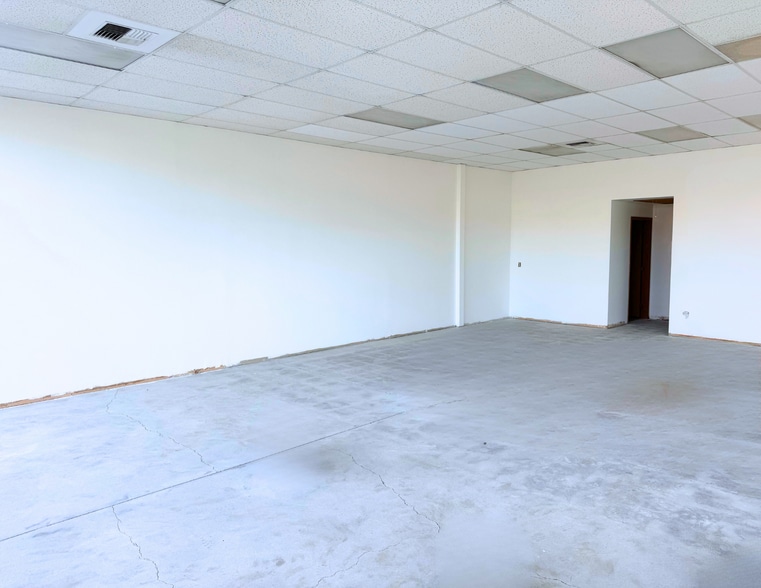 More Photos Of 12204 N Division St, Spokane General Retail For Lease