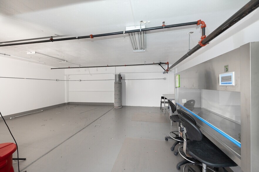 More Photos Of 197 E Jefferson Blvd, Los Angeles Warehouse For Sale