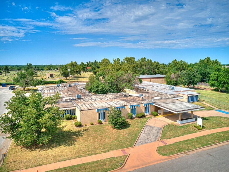More Photos Of 901 NW 25th St, Oklahoma City Healthcare For Sale