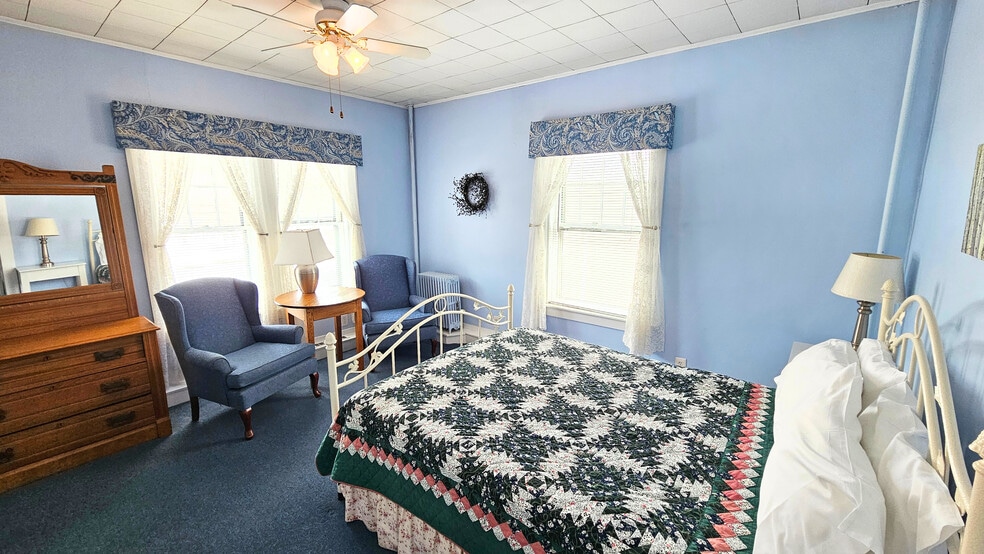 More Photos Of 40 Common St, Chester Hotel For Sale