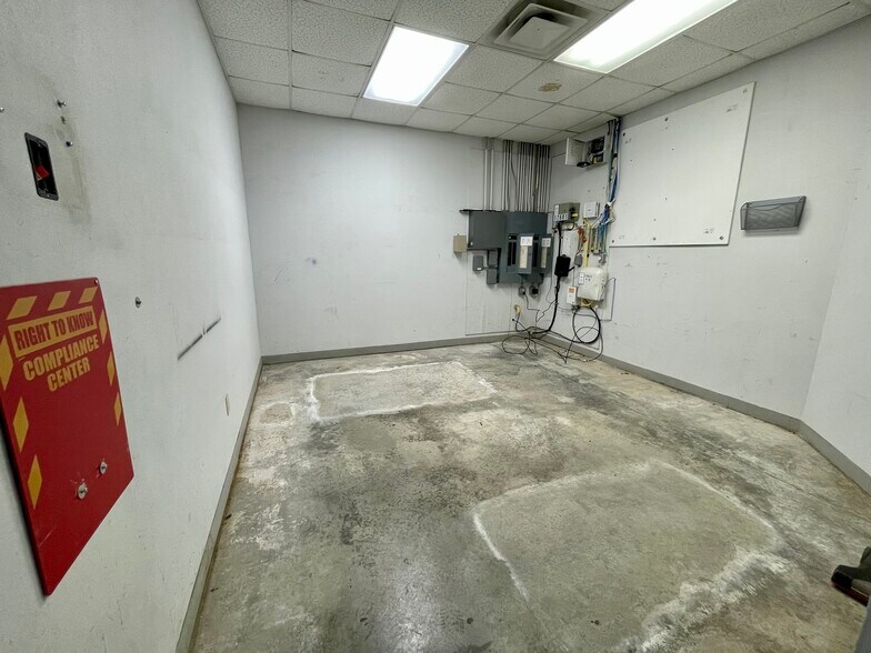 More Photos Of 17601 State Highway 155 S, Flint Warehouse For Sale