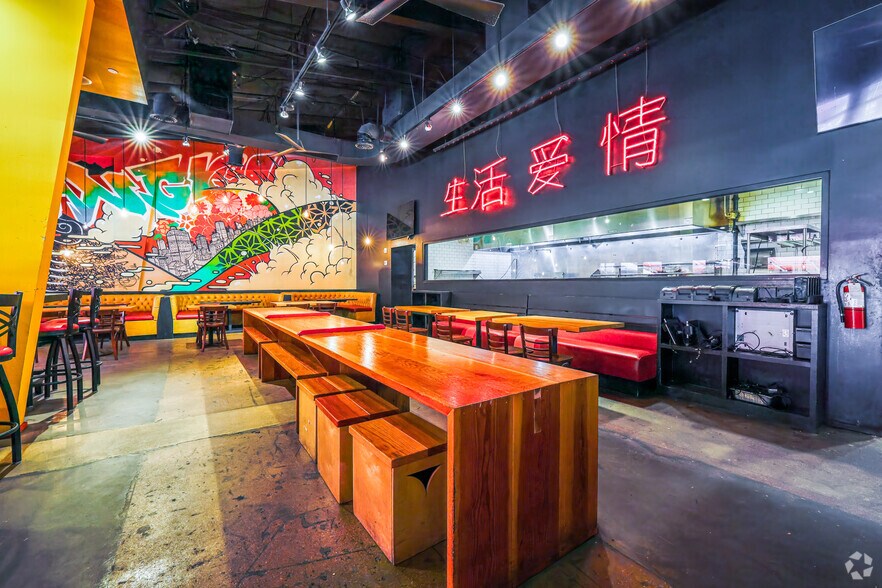 More Photos Of 3011 Gulden Ln, Dallas Restaurant For Lease