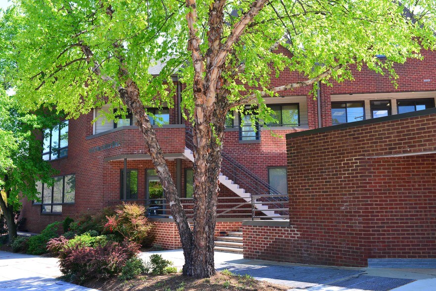More Photos Of 4400 MacArthur Blvd NW, Washington Office For Lease
