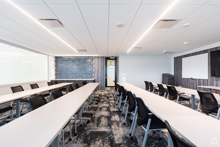 More Photos Of 1 Mid America Plz, Oakbrook Terrace Office For Lease