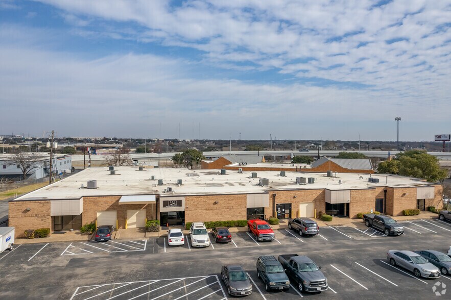 More Photos Of 8868 Research Blvd, Austin Unknown For Lease