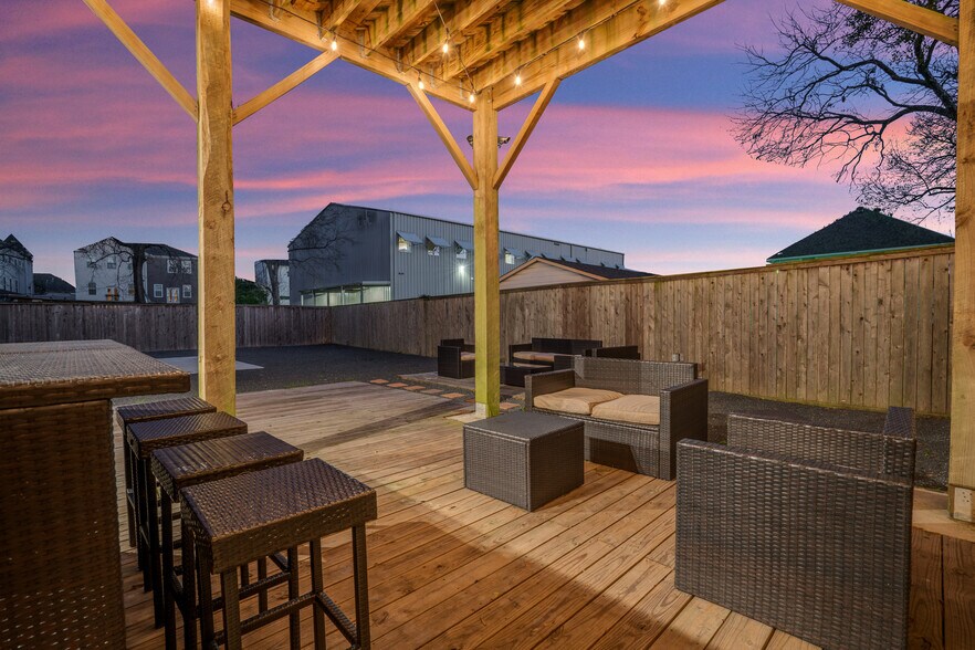 More Photos Of 4119 Allen St, Houston Office For Sale