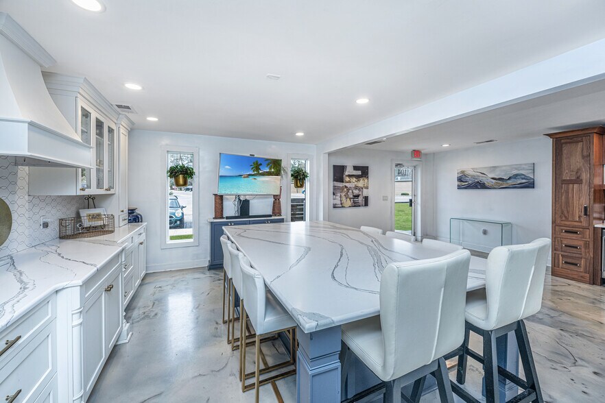 More Photos Of 622 Old Trolley Rd, Summerville Storefront For Sale