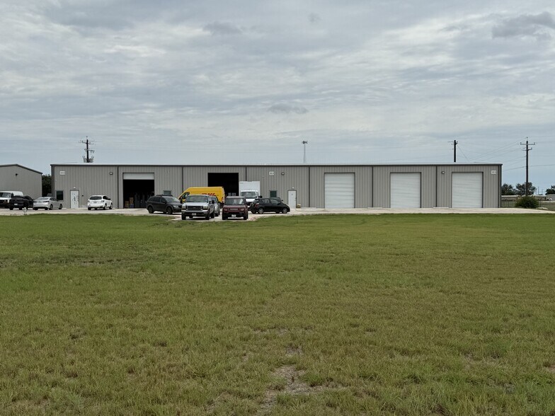 More Photos Of 299 Navarro Dr, Seguin Unknown For Lease