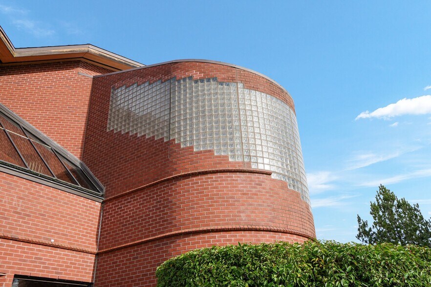 More Photos Of 2965 Ryan Dr SE, Salem Medical For Sale