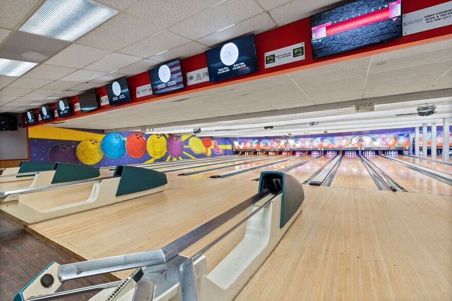 More Photos Of 1616 N Section St, Sullivan Sports And Entertainment For Sale