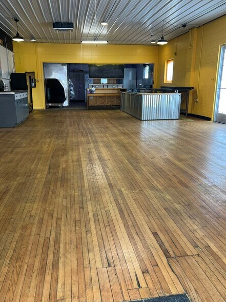 More Photos Of 720 S Broadway St, Greensburg Restaurant For Sale