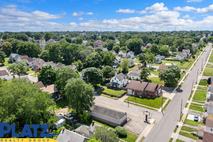 More Photos Of 80 Elm St, Struthers Freestanding For Lease