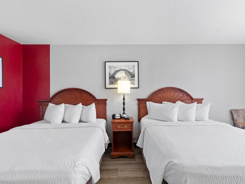 More Photos Of 333 N Main St, Richfield Hotel For Sale