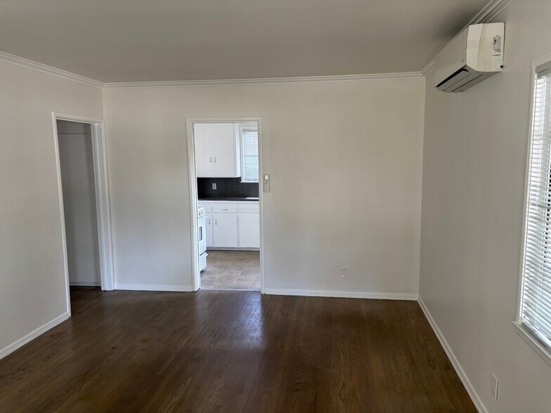 More Photos Of 5005 Cahuenga Blvd, North Hollywood Apartments For Sale