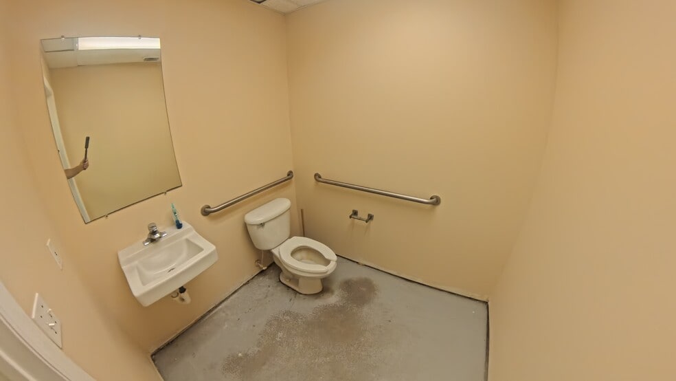 More Photos Of 2825 Business Center Blvd, Melbourne Distribution For Lease
