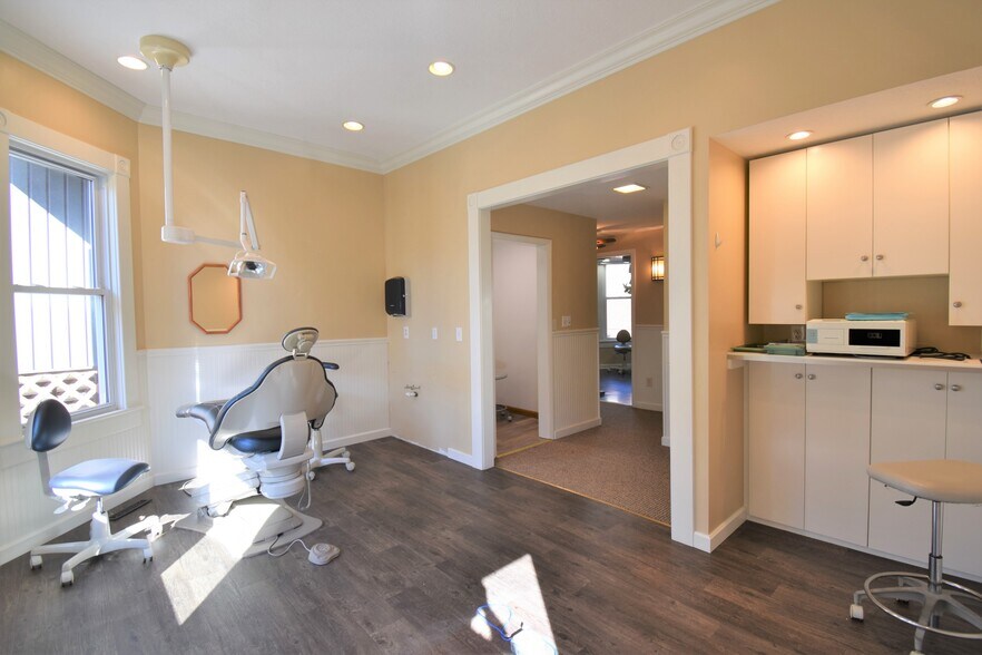 More Photos Of 281 Main St, Greenville Office For Sale