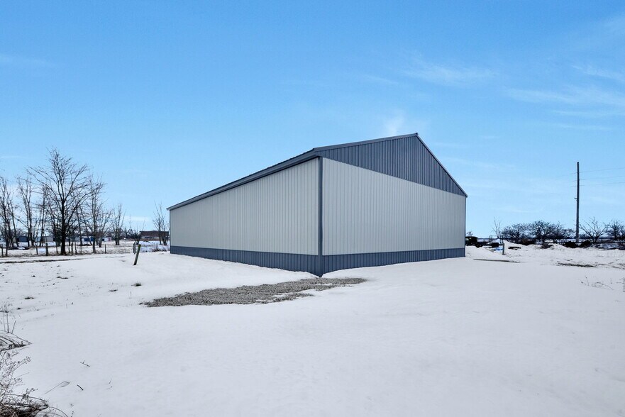 More Photos Of 5263 Harrisburg Pike, Grove City Warehouse For Lease
