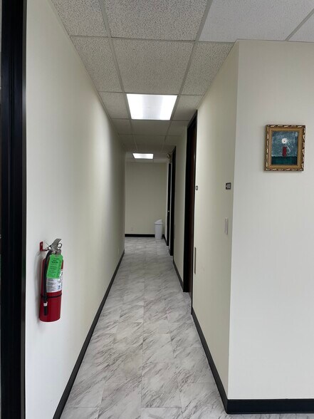 More Photos Of 3707 Westcenter Dr, Houston Office For Lease