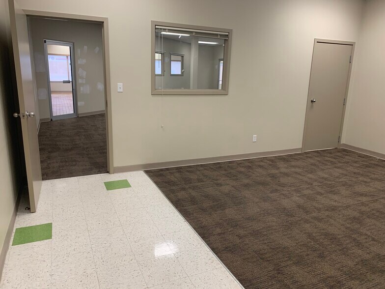 More Photos Of 4316 118 Ave NW, Edmonton Office For Lease