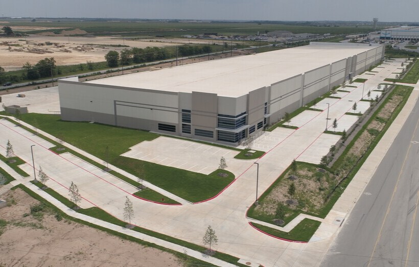 More Photos Of 1425 Susurro Pky, San Marcos Distribution For Lease