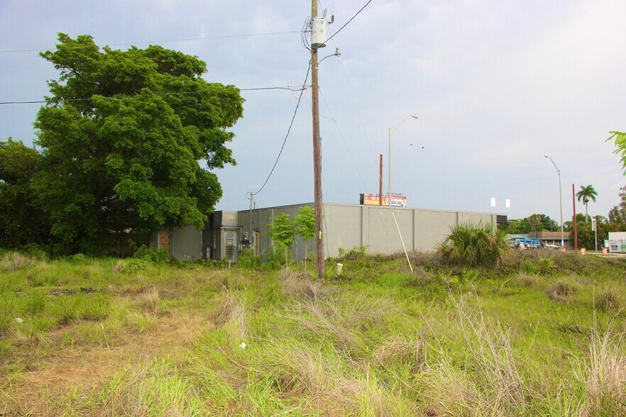 More Photos Of , North Fort Myers General Retail For Sale