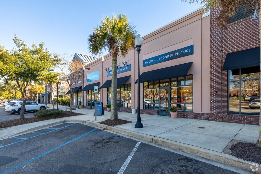More Photos Of 600 Long Point Rd, Mount Pleasant Unknown For Lease