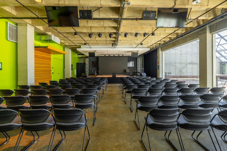 More Photos Of 200 Madison Ave, Memphis Office For Lease