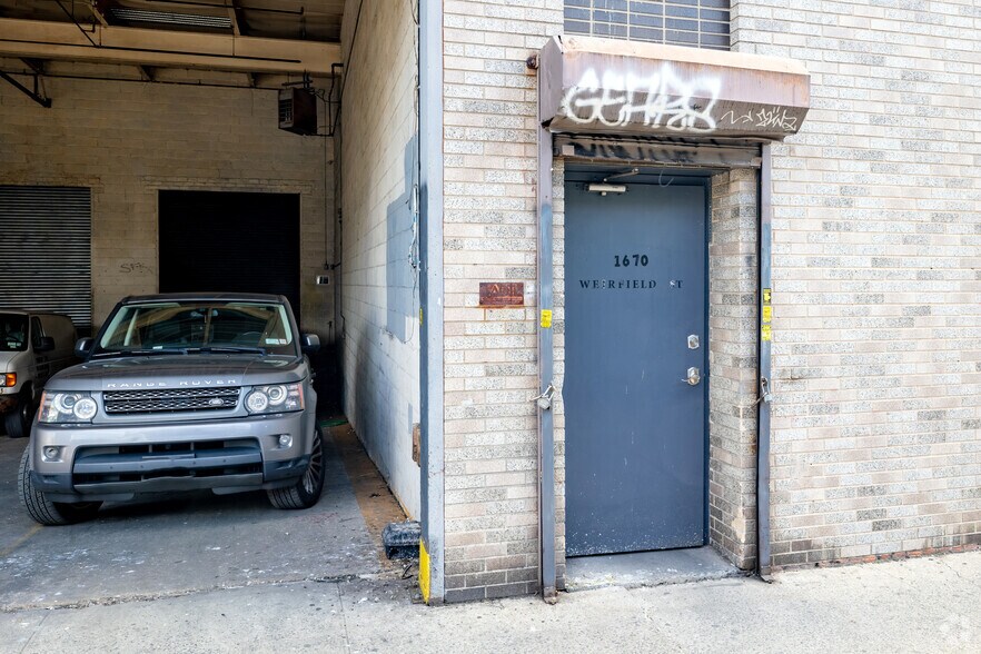 More Photos Of 16-70 Weirfield St, Ridgewood Warehouse For Lease