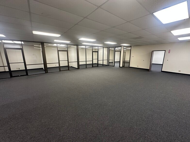 More Photos Of 13854 Bentley Pl, Cerritos Warehouse For Lease