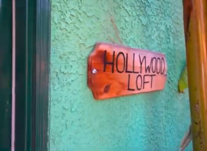 More Photos Of 22942 Crespi St, Woodland Hills Specialty For Sale