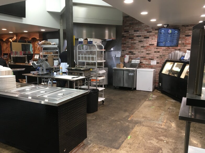 More Photos Of 1912 4th St, La Grande General Retail For Lease