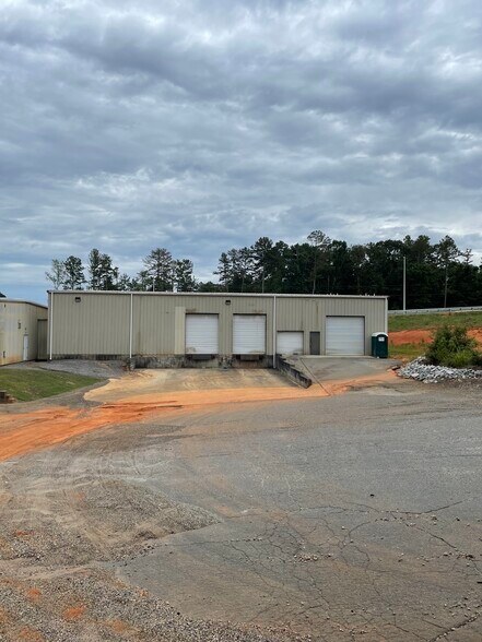 More Photos Of 5115 Old Greenville Hwy, Liberty Warehouse For Lease