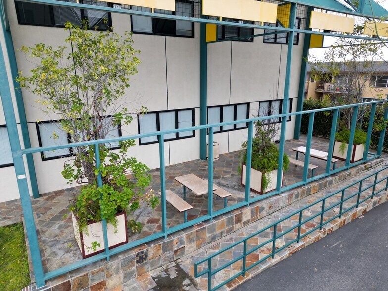 More Photos Of 12510 Van Nuys Blvd, Pacoima Office For Lease