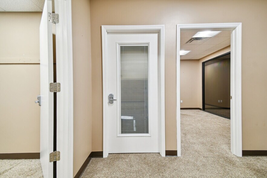 More Photos Of 6740 Crosswinds Dr, Saint Petersburg Coworking Space