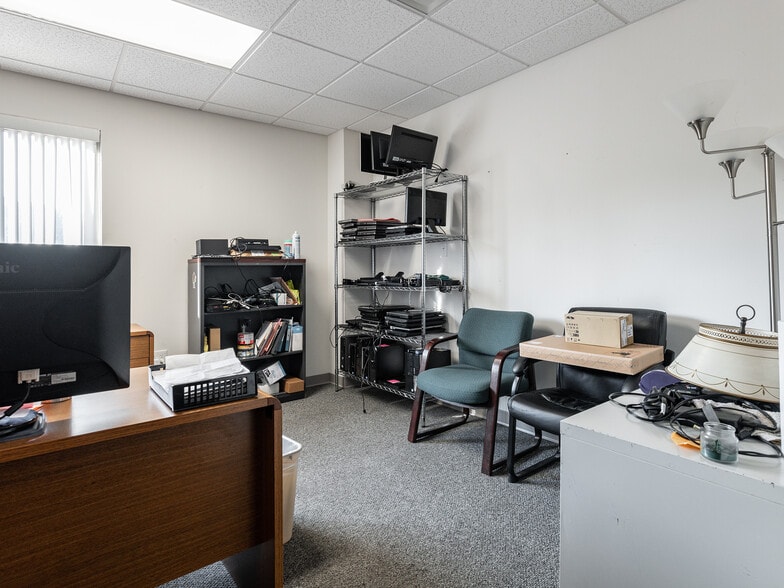 More Photos Of 4003 Out Look Dr, Hurricane Office For Sale