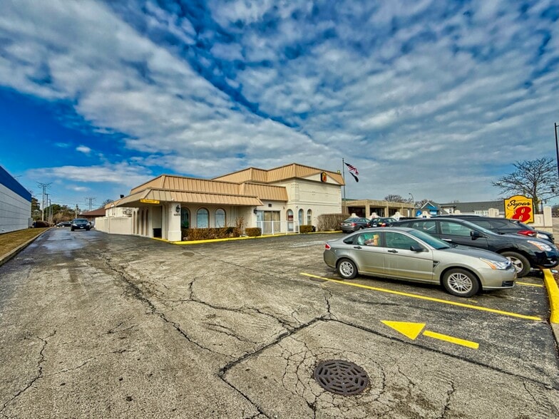 More Photos Of 9110 Waukegan Rd, Morton Grove Hotel For Sale