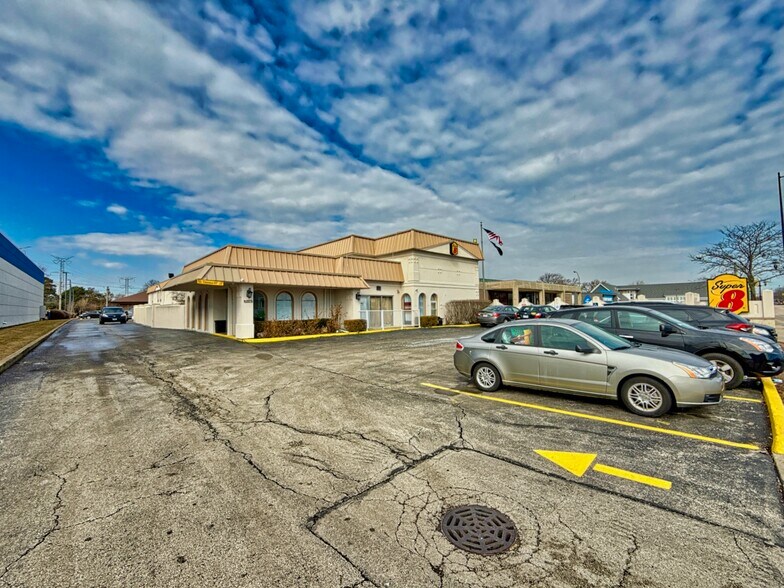 More Photos Of 9110 Waukegan Rd, Morton Grove Hotel For Sale