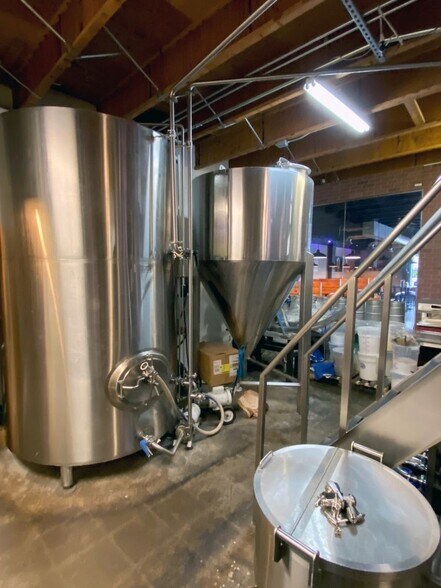 More Photos Of 326 S Broadway St, Estacada Storefront For Sale