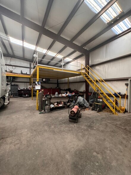More Photos Of 5210 W Dunnam St, Hobbs Truck Terminal For Sale