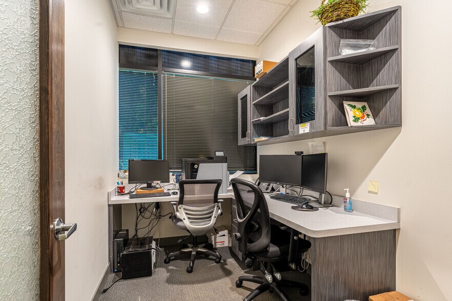 More Photos Of 3000 Woodcreek Dr, Downers Grove Office For Lease