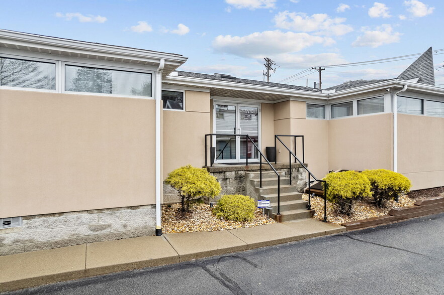 More Photos Of 940 Beaver Grade Rd, Coraopolis Office Residential For Sale