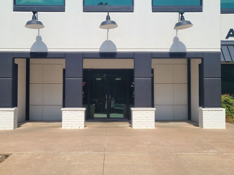 More Photos Of 2604-2608 W Kenosha St, Broken Arrow Office For Lease